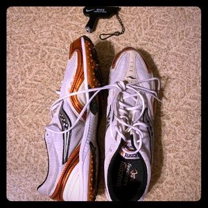 Track tennis shoe w/ spikes